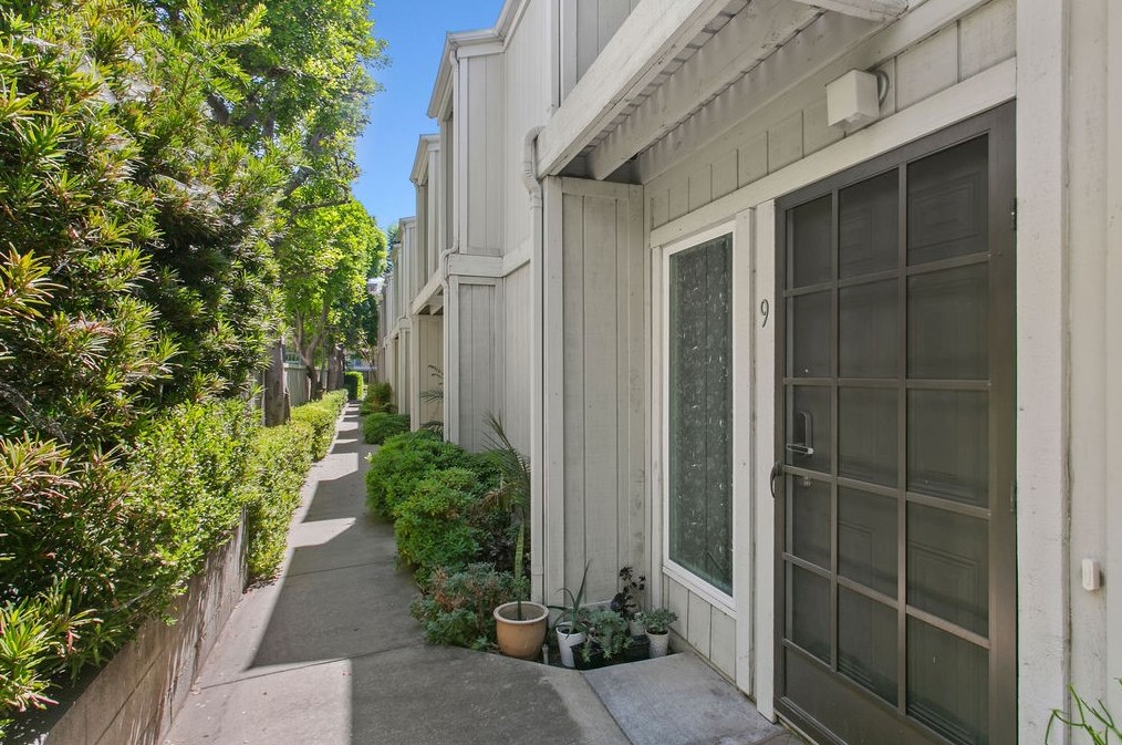 137 N Oak Knoll Ave #9, Pasadena, CA 91101
