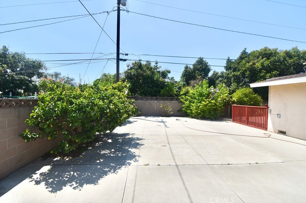 1010 Corta Dr, Santa Ana CA 92704-1915 exterior