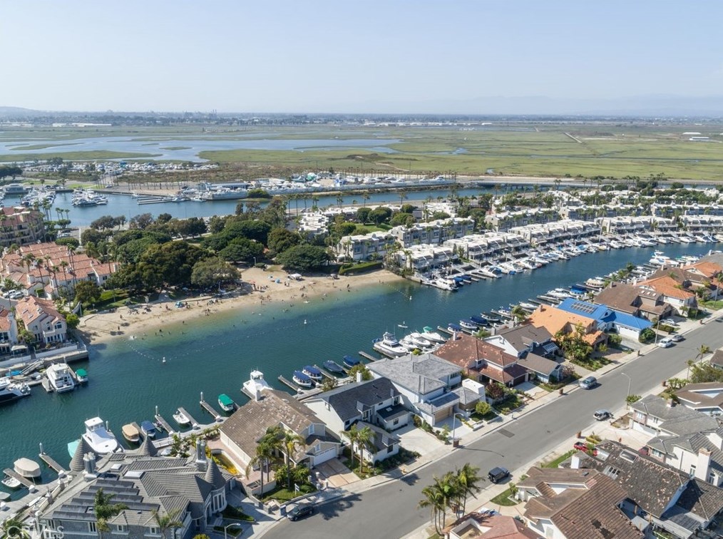 3292 Tempe Dr, Huntington Beach, CA 92649