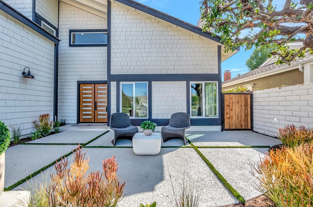 5762 Woodboro Dr, Huntington Beach, CA 92649