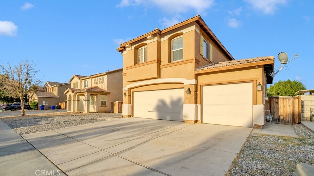 14843 Coachman Rd, Victorville, CA 92394