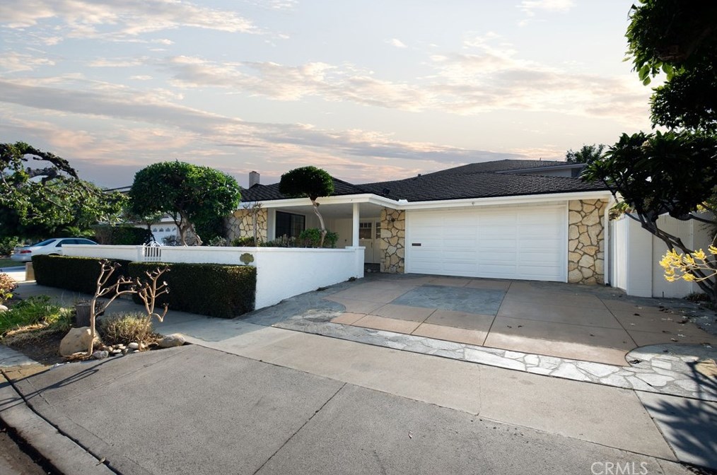 16401 Serenade Ln, Huntington Beach, CA 92647
