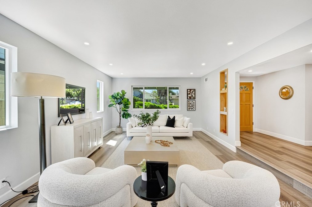 6391 Reubens Dr, Huntington Beach, CA 92647