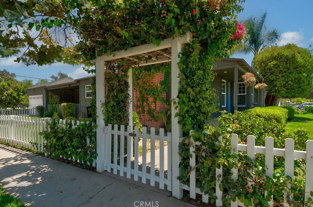 2035 Towner St, Santa Ana, CA 92707-2146