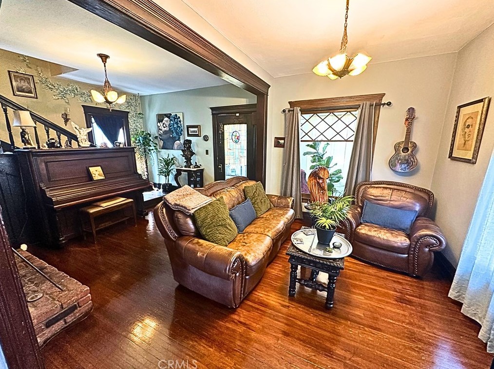 1528 Appleton St, Long Beach CA 90803-5702 exterior