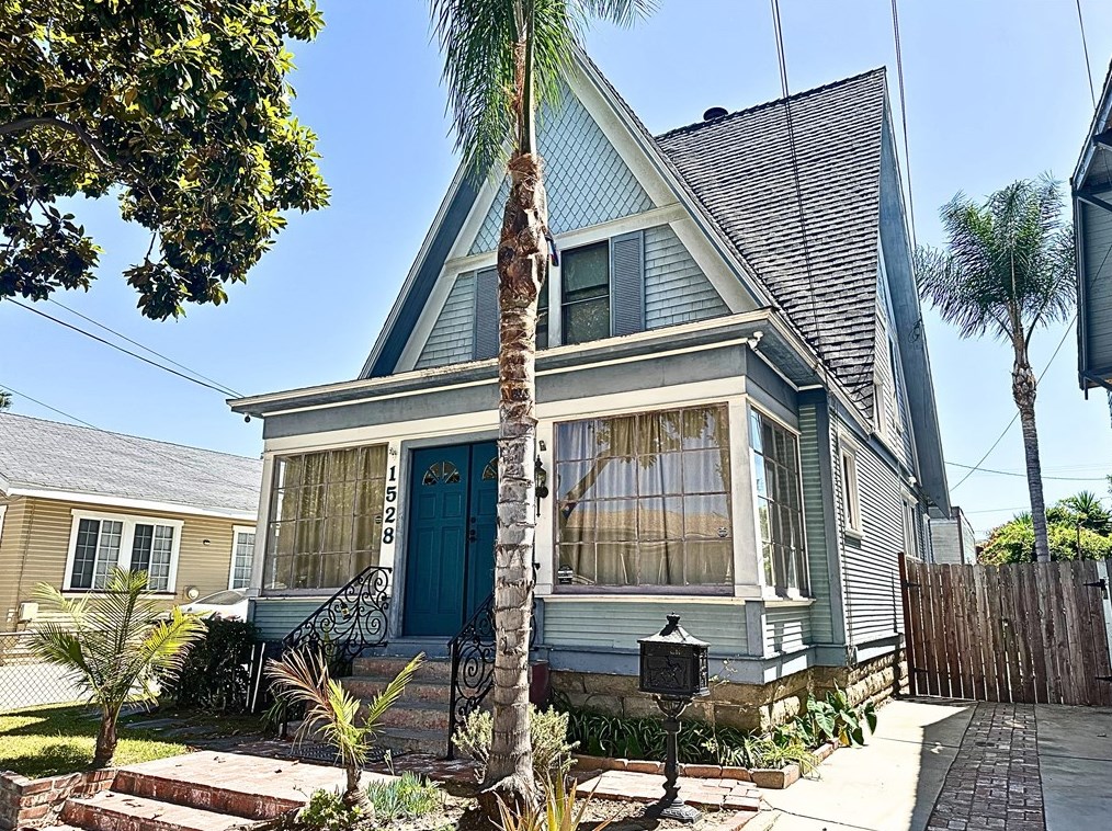 1528 Appleton St, Long Beach CA 90803-5702 exterior