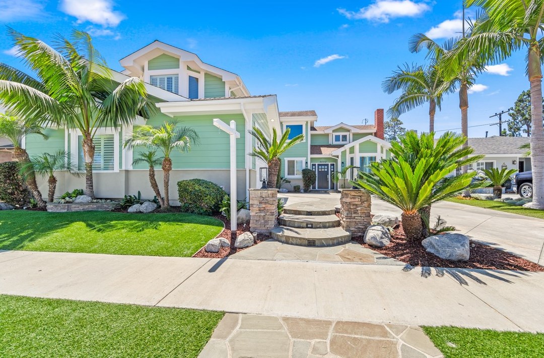 4652 Scenario Dr, Huntington Beach, CA 92649