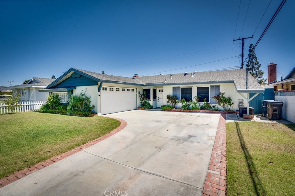 16402 Santa Anita Ln, Huntington Beach, CA 92649