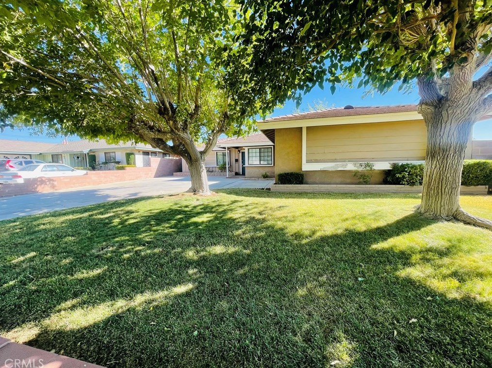 1830 Jenner St, Lancaster, CA 93534