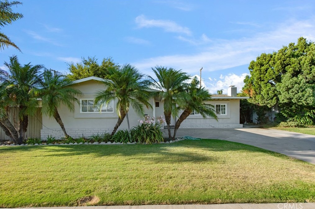 123 Wilson Ave, Orange, CA 92867-4826