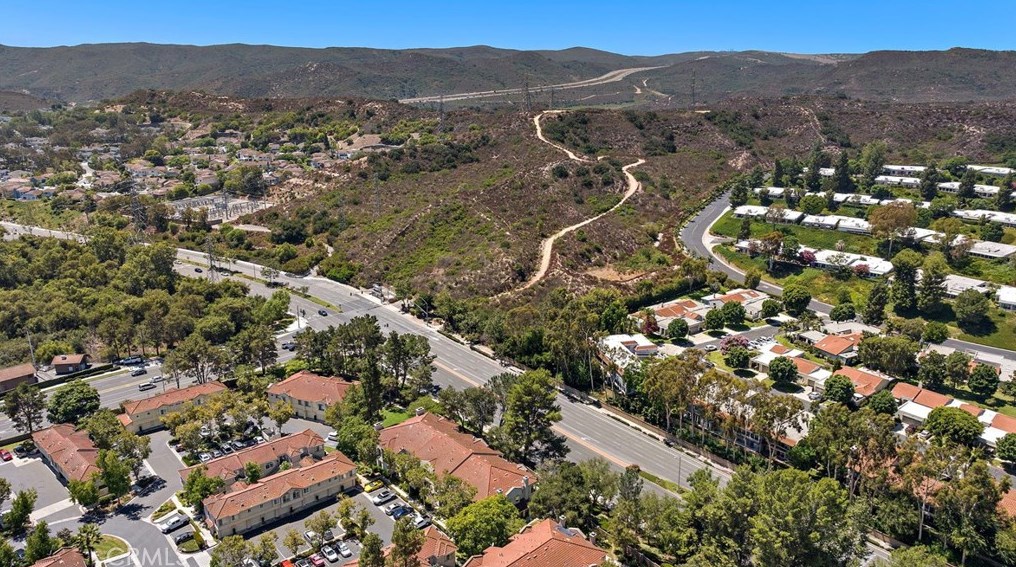 201 Cinnamon Teal, Laguna Beach CA  92656-1803 exterior