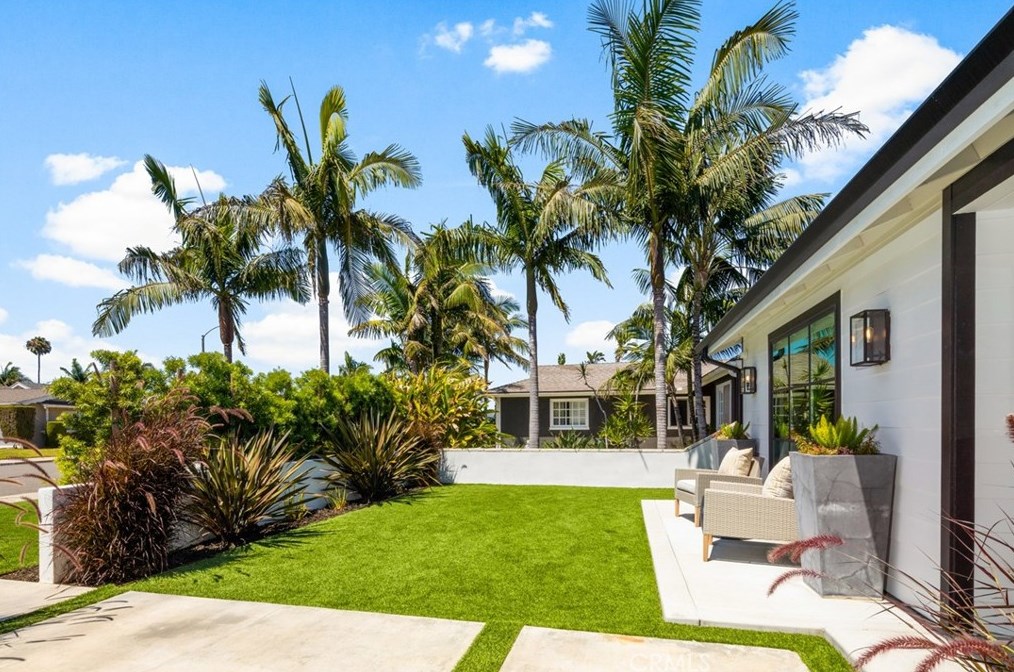 20752 Chaucer Ln, Huntington Beach, CA 92646