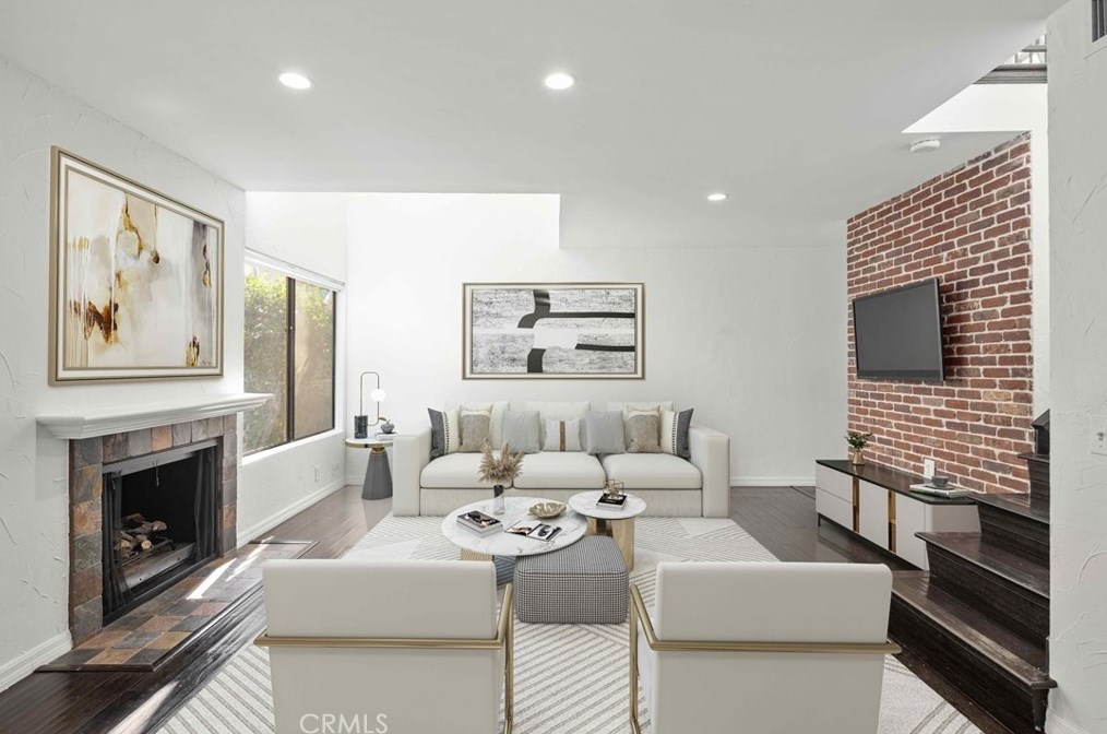 5291 Colodny Dr #7, Calabasas, CA 91301