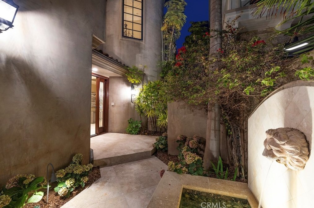 16131 Santa Barbara Ln, Huntington Beach, CA 92649
