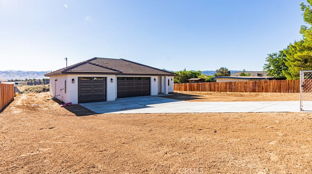 7985 E Ave, Hesperia, CA 92345-5827