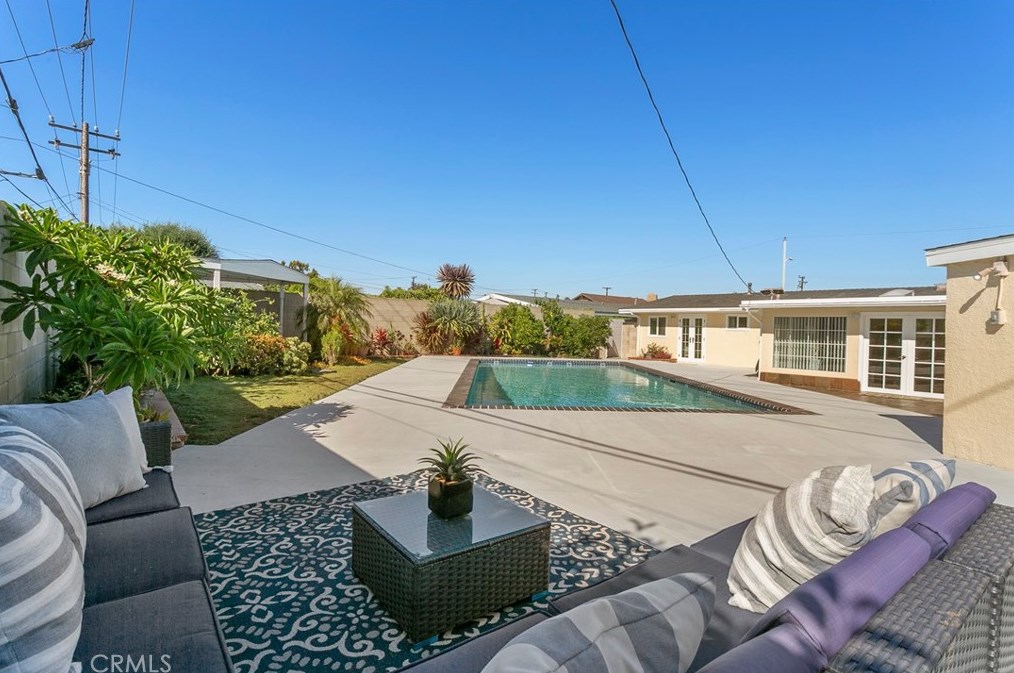 18301 Pammy Ln, Huntington Beach, CA 92648