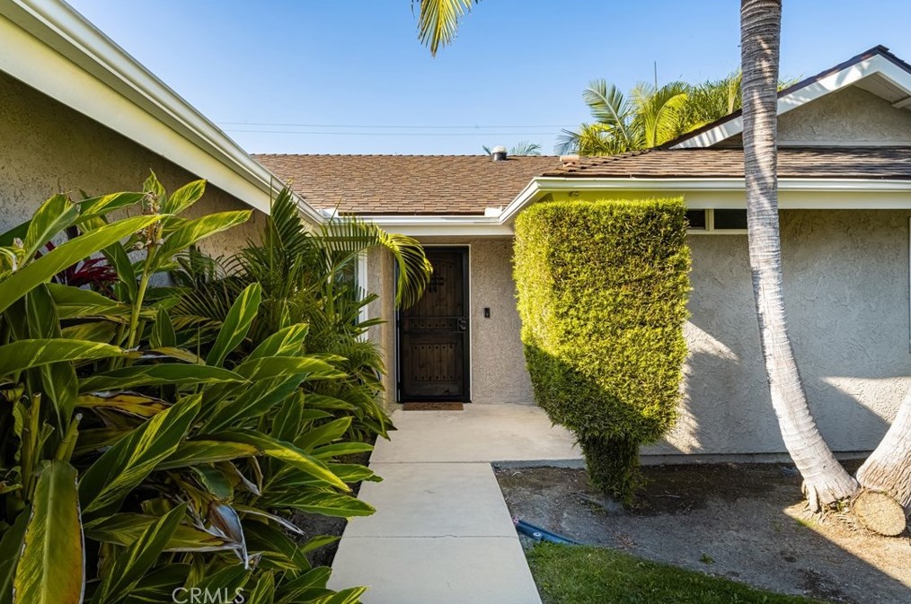 5631 Mangrum Dr, Huntington Beach, CA 92649