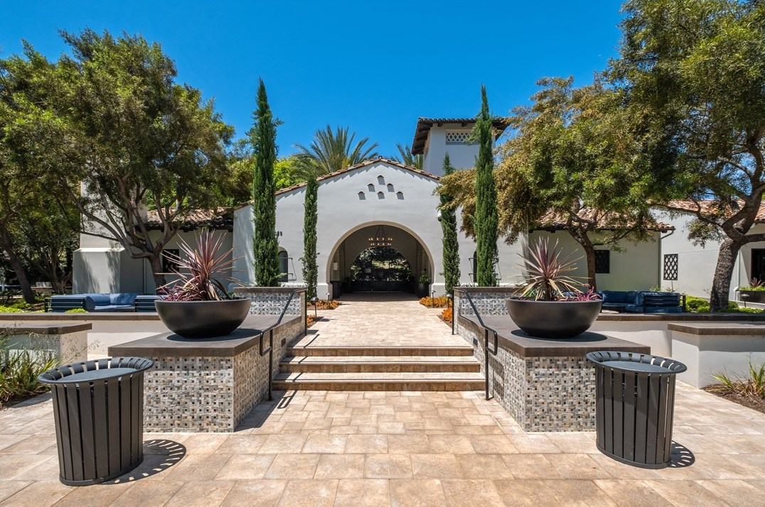 48 Dovetail, Irvine CA  92603-4202 exterior