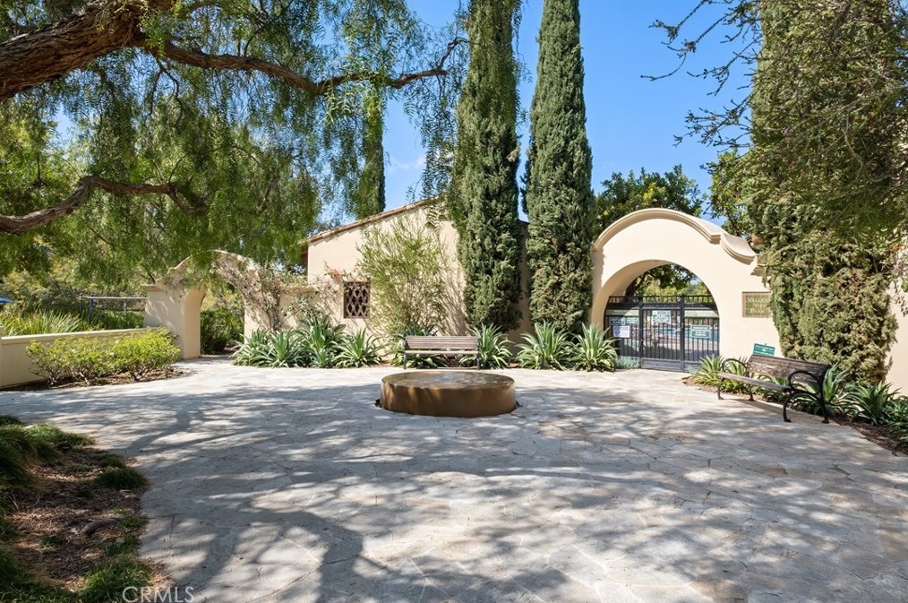 48 Dovetail, Irvine CA  92603-4202 exterior