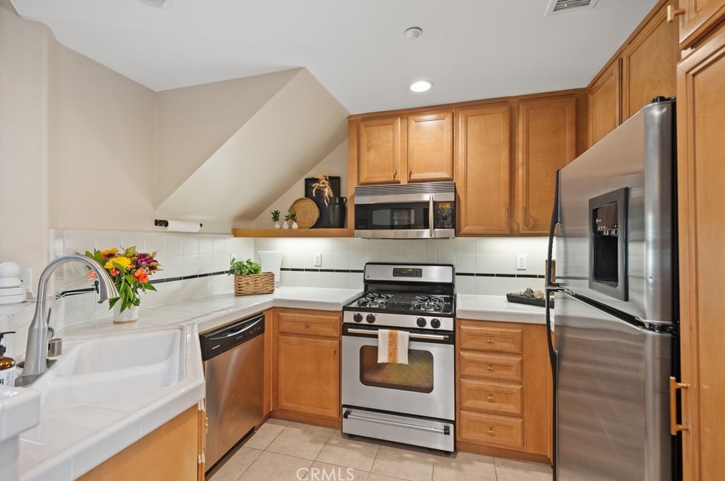 48 Dovetail, Irvine CA  92603-4202 exterior