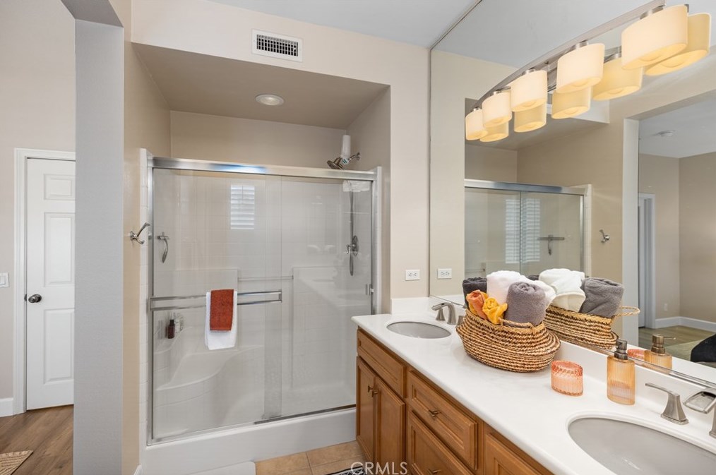 48 Dovetail, Irvine CA  92603-4202 exterior