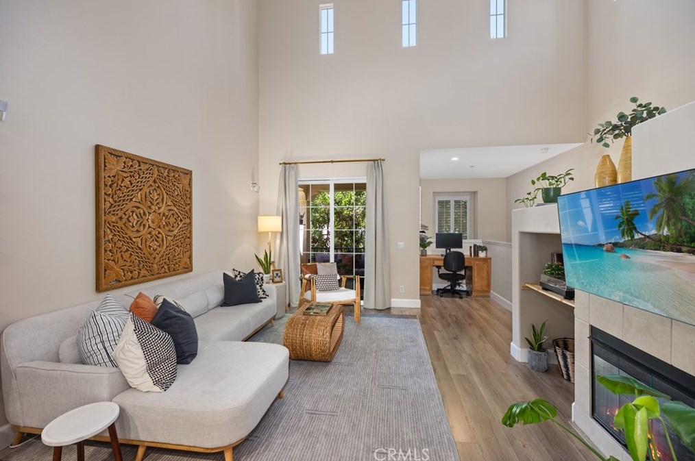 48 Dovetail, Irvine CA  92603-4202 exterior