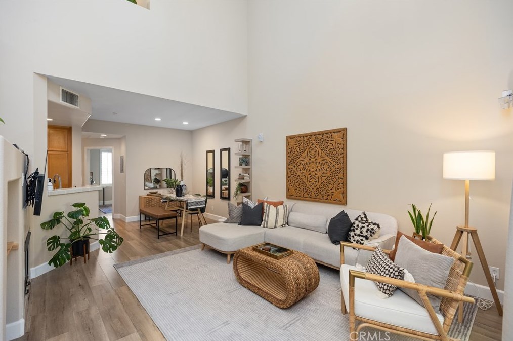48 Dovetail, Irvine CA  92603-4202 exterior