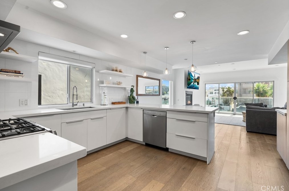 918 Balboa Blvd, Newport Beach, CA 92661-1310