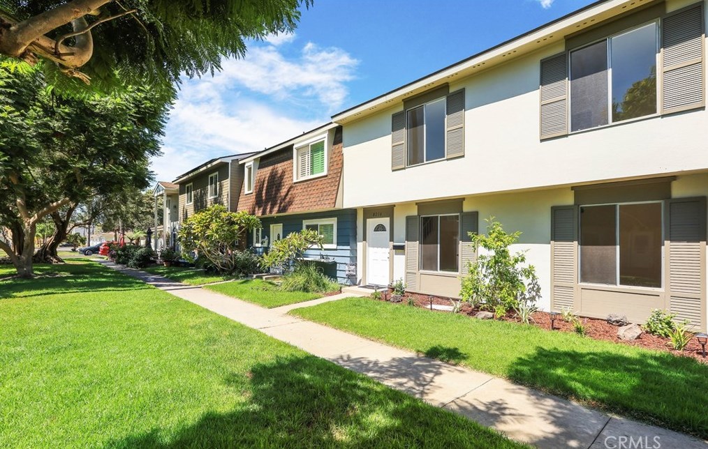 8216 Pawtucket Dr, Huntington Beach, CA 92646