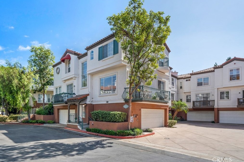 2838 Ballesteros Ln, Tustin, CA 92782-1122