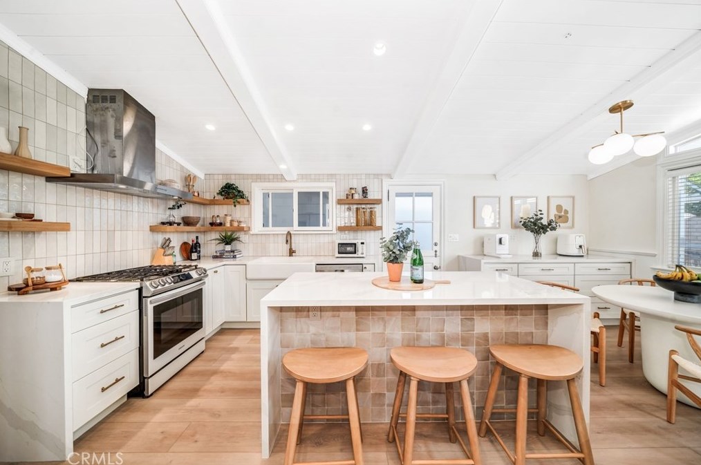 213 Hanover Dr, Costa Mesa, CA 92626-6117