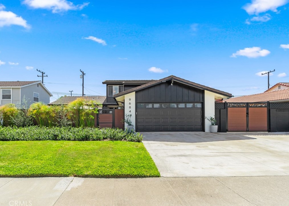 9684 Rose Ave, Santa Ana, CA 92708-2325