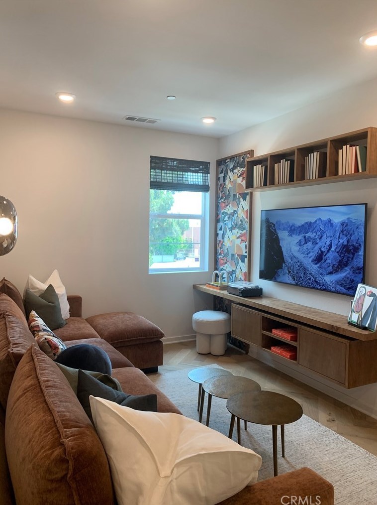 3673 Elm Ave, Long Beach CA 90807-3401 exterior