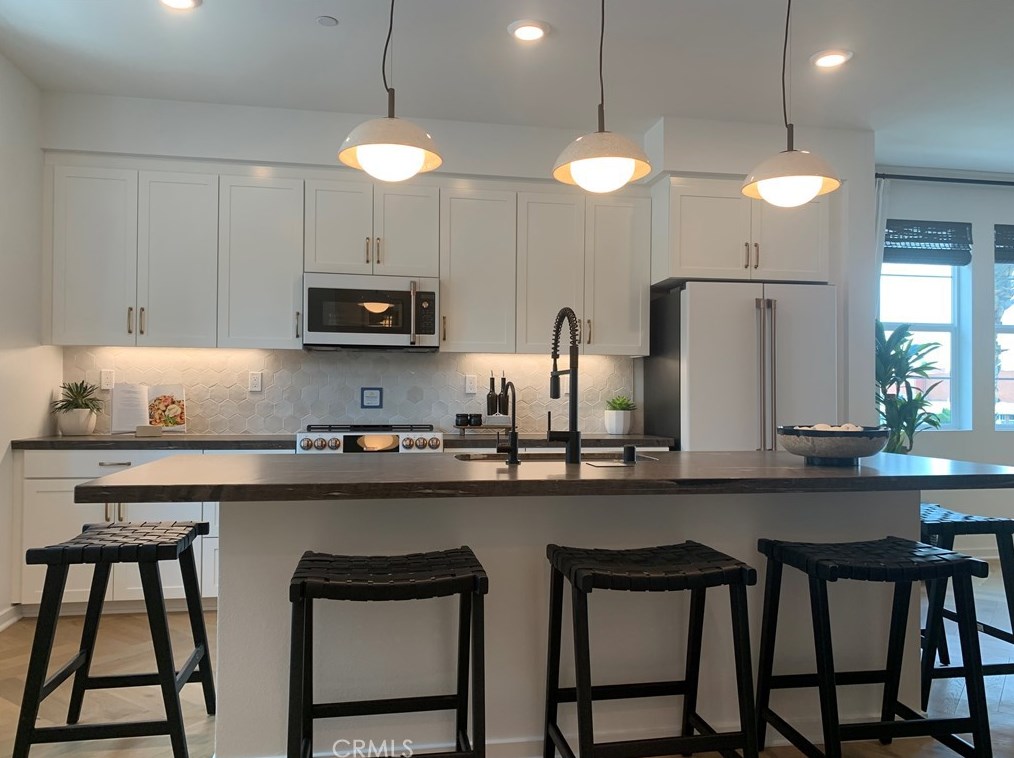 3673 Elm Ave, Long Beach CA 90807-3401 exterior