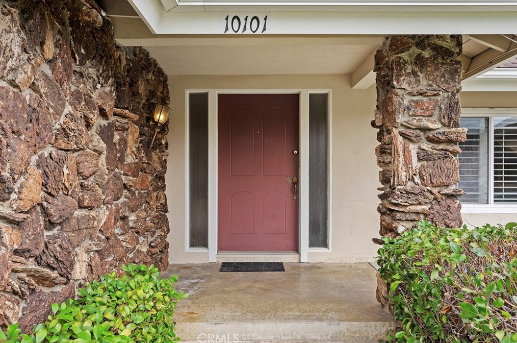 10101 Stonybrook Dr, Huntington Beach, CA 92646