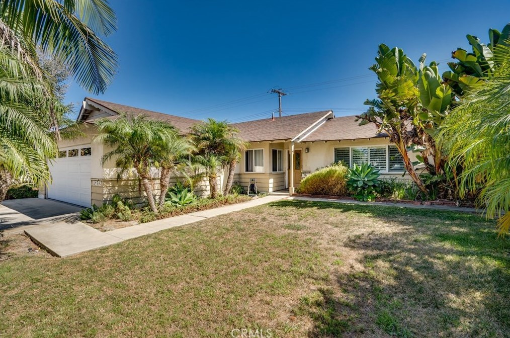 15832 Standish Ln, Huntington Beach, CA 92647