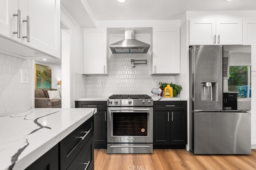 8381 Deepview Dr, Huntington Beach, CA 92646