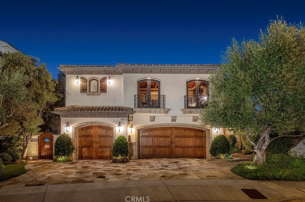 16111 Santa Barbara Ln, Huntington Beach, CA 92649