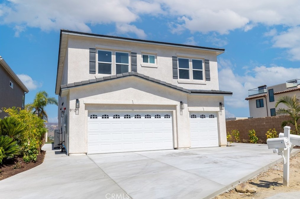 910 S Canyon Heights Dr, Anaheim, CA 92808