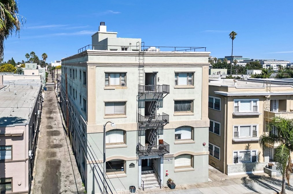 323 4th St, Long Beach, CA 90802-2847