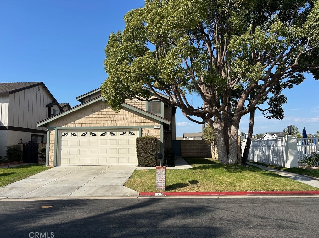 7821 Connie Dr, Huntington Beach, CA 92648