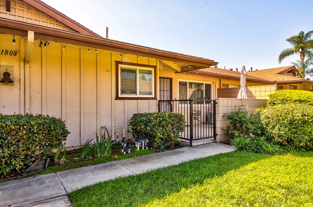1808 E Commonwealth Ave #102, Fullerton, CA 92831