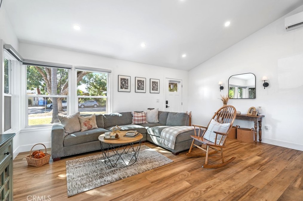 1101 Orange Ave, Santa Ana, CA 92701-5875