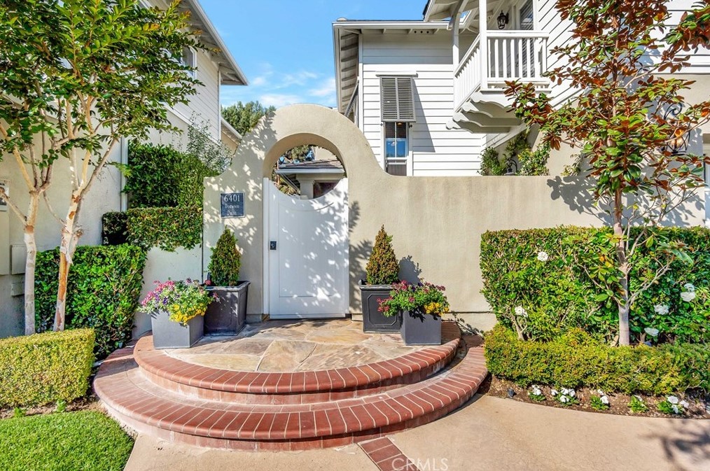 6401 Dogwood Dr, Huntington Beach, CA 92648
