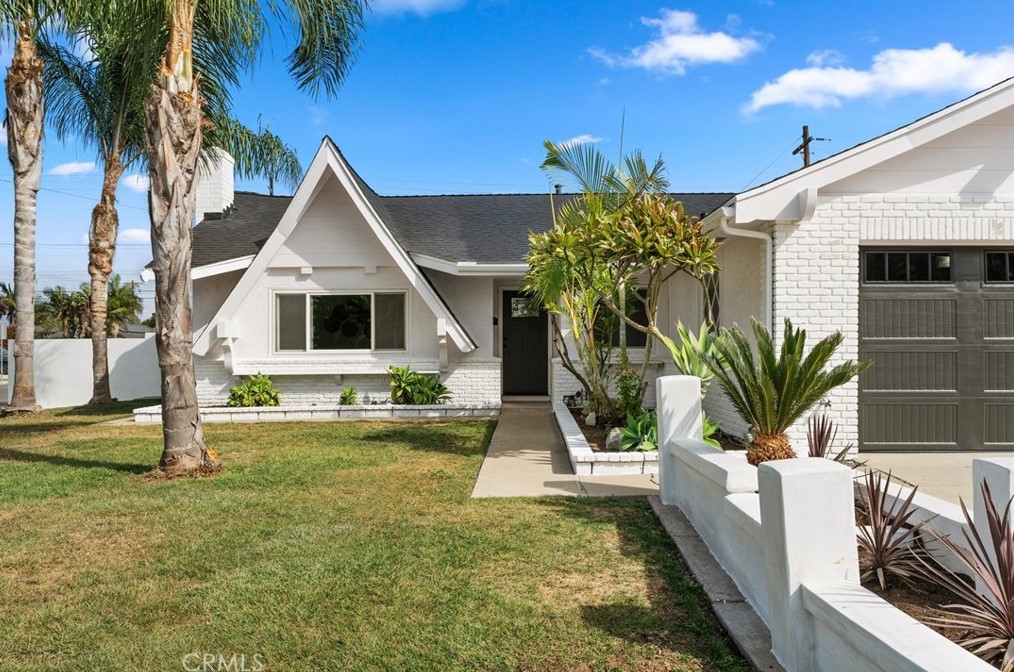 17282 Zeider Ln, Huntington Beach, CA 92647