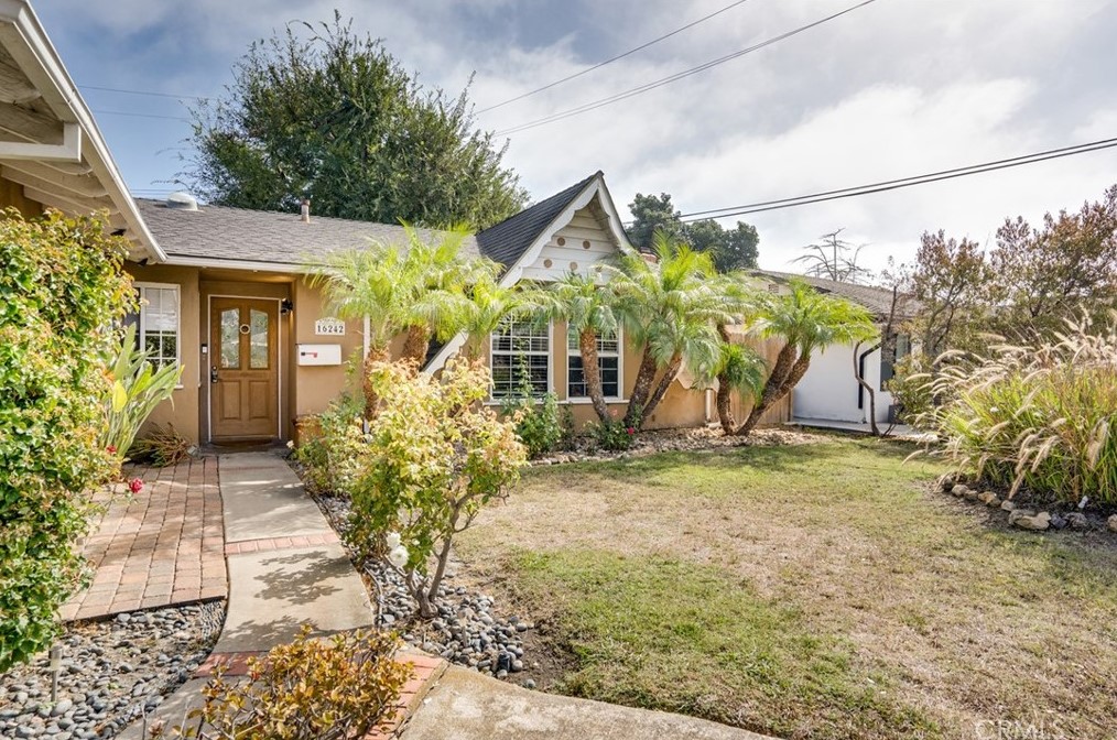 16242 Fairway Ln, Huntington Beach, CA 92649