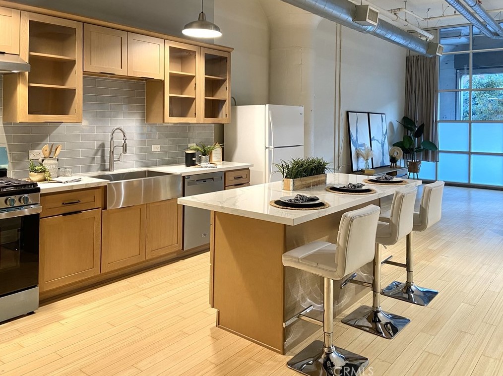 530 Molino St, Los Angeles, CA 90013-2263