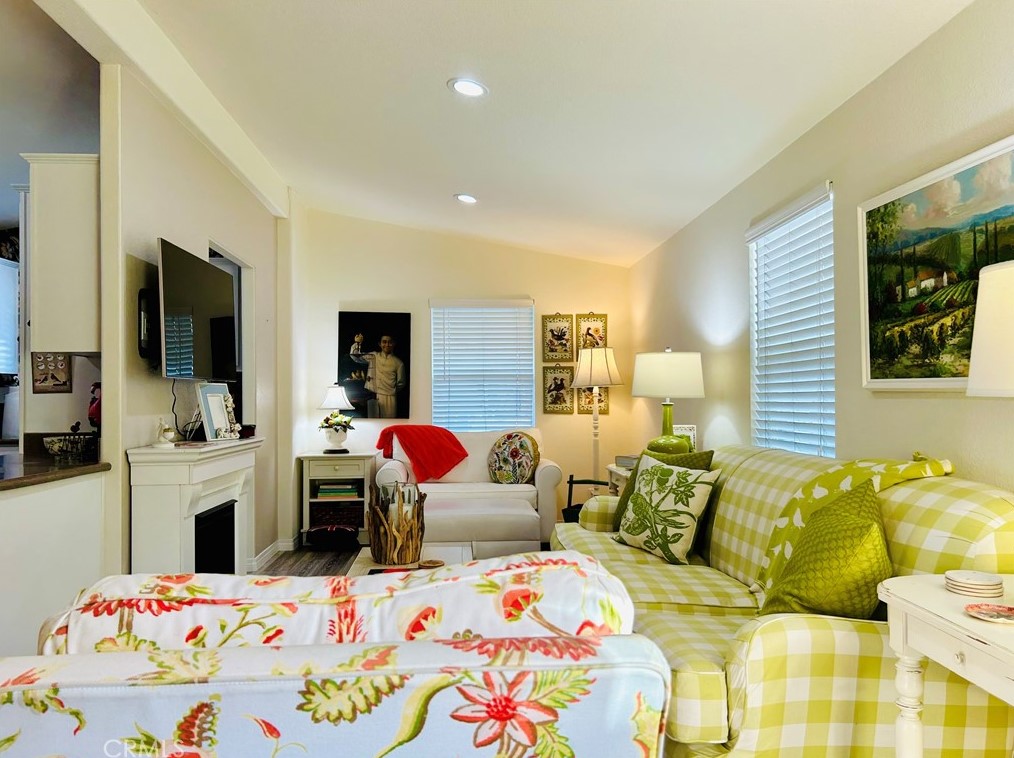 208 Tremont Dr, Newport Beach, CA 92660-6156