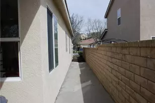 28348 Millbrook Pl, Castaic, CA 91384 - Photo 4