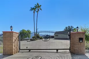 300 Anderson Dr, Hemet, CA 92544 - Photo 2